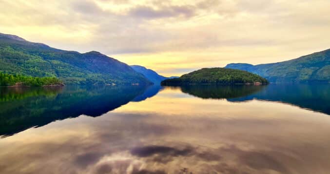 KVITESEIDVATN: Med et største dyp på 201 meter, er Kviteseidvatnet blant de 20 dypeste innsjøene i Norge. FOTO: Trond Ole Ottesen