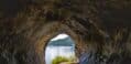 ATKOMST: Det går en sti til hula fra Øvre Gisholt Gård, og det ligger en brygge ved vannet for dem som kommer med båt. Uansett om en kommer over land eller til vanns er atkomsten til hula bratt. FOTO: Jarle Gundersen