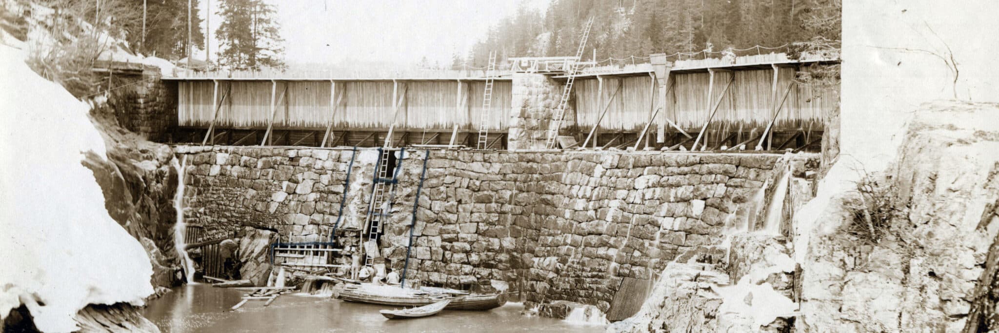 NÅLEDAM. Den gamle nåledammen i Eidsborg sluser stod oppå en solid dam bygget av stein.