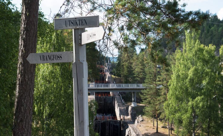 SKILT: Gangturen mellom Eidsfoss og Vrangfoss sluser er skiltet.