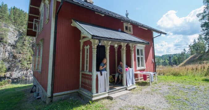 LEIE: Om sommeren blir slusevokterboligen i Vrangfoss leid ut til turister.