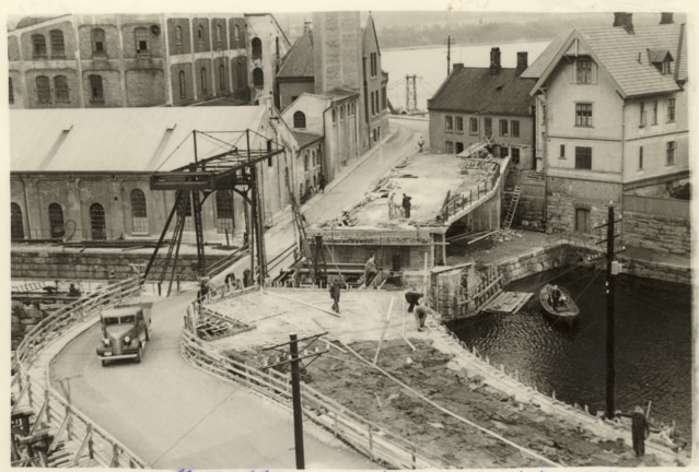 Kanalbroen blir ombygget i oktober 1938